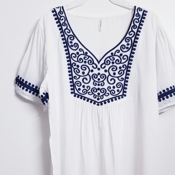 WHITE NAVY PLUS SIZE TOP - Picture 4 of 7